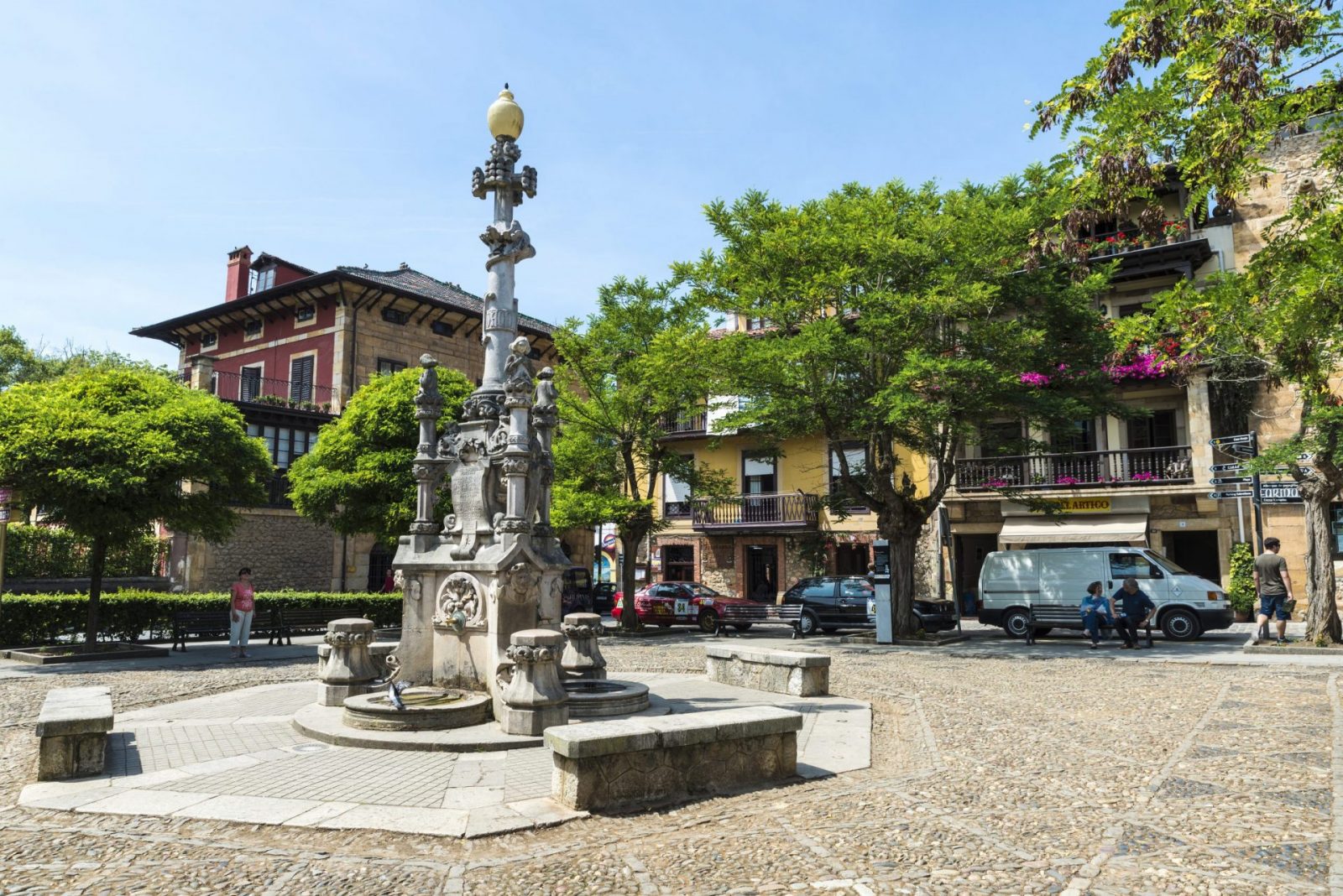 Plaza de la Fuente junto al Ayuntamiento